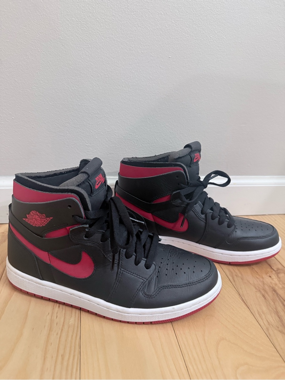 Nike Air Jordan 1 High Zoom CMFT Bred Black Red Women’s 8.5